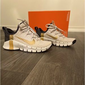 WMNS NIKE FREE METCON3 trainer Sz: 6